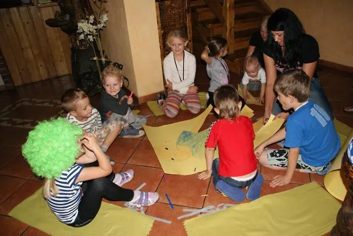 Bed and breakfast Stareczka - Regionalny Wystrój, Domowa Atmosfera 3*