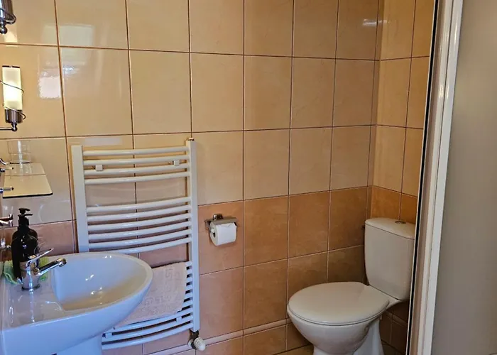 Bed and breakfast Stareczka - Regionalny Wystrój, Domowa Atmosfera 3*